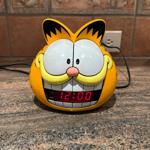 Garfield Electronic LED AlarmClock 1991 - Picture 1 of 10